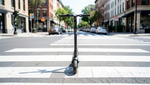 Czy hulajnogą elektryczną można jeździć po przejściu dla pieszych
