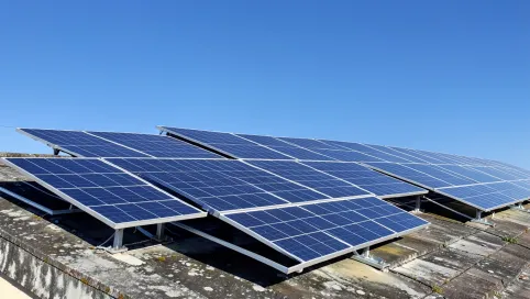 Czy można dołożyć panele fotowoltaiczne na starych zasadach