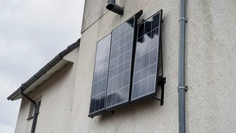 fotowoltaika na ścianie domu