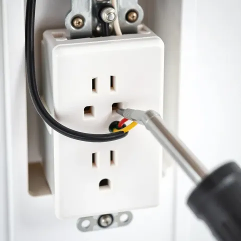 Jak łączyć gniazdka elektryczne