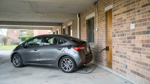 Jak ładować samochód elektryczny w bloku