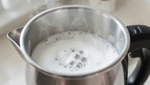 Jak odkamienić czajnik elektryczny sodą