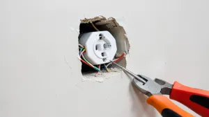 Jak zamontować gniazdko elektryczne