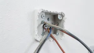 Montaż puszki elektrycznej w regipsie cena