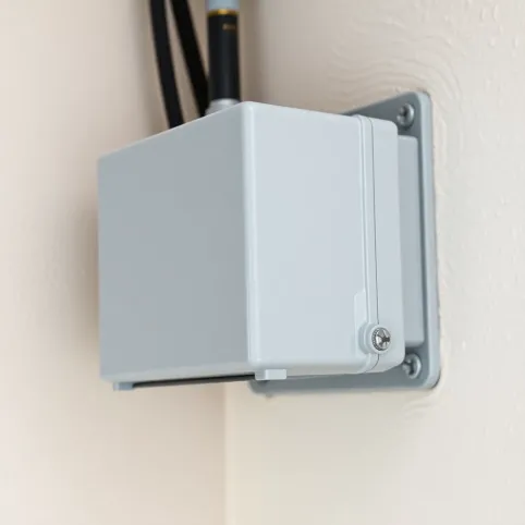 Montaż skrzynki elektrycznej na zewnątrz