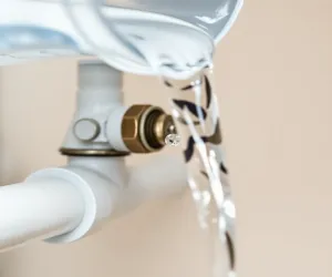 Napełnianie instalacji co woda destylowaną