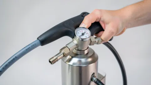 Pompka ręczna do napełniania instalacji glikolem