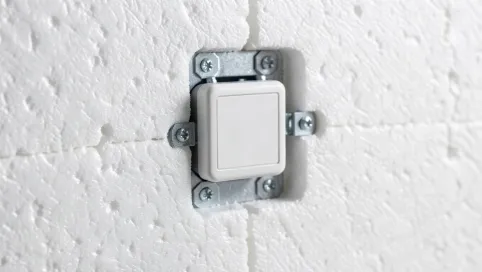 Puszka elektryczna w styropianie