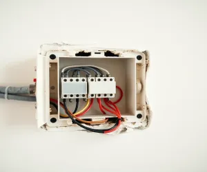 Remont a bezpieczeństwo instalacji elektrycznych