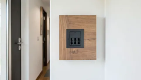 Zabudowa skrzynki elektrycznej w przedpokoju