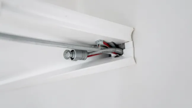 Instalacja natynkowa w listwach
