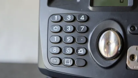 Jak zmienić kod w sejfie elektronicznym